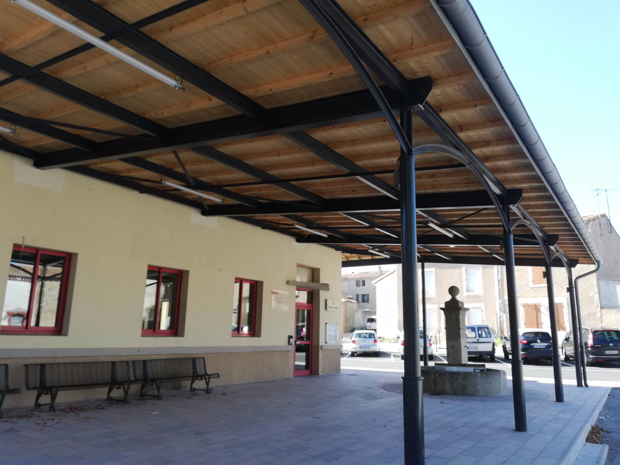 Auvent Mairie de Moussoulens