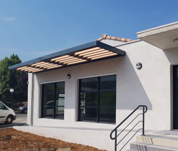 marquise brise soleil métallique