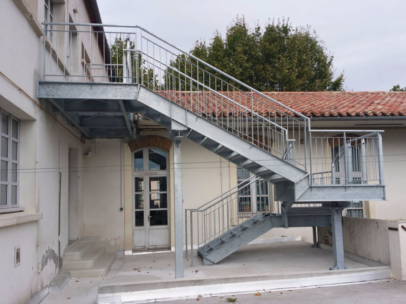 escalier galvanisé avec palier